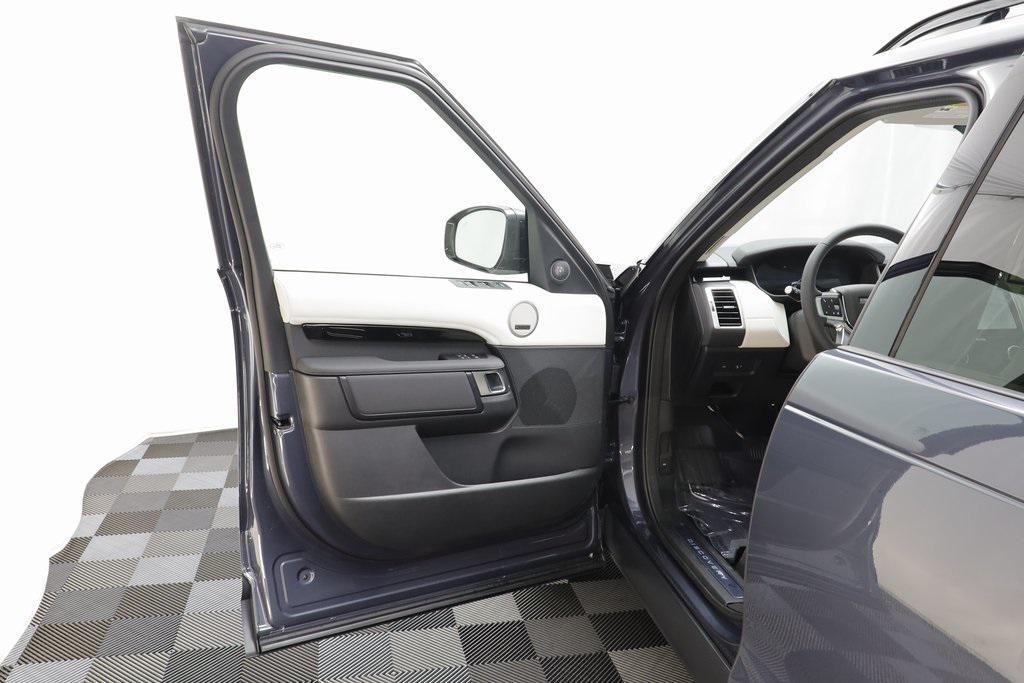 new 2025 Land Rover Discovery car, priced at $69,278