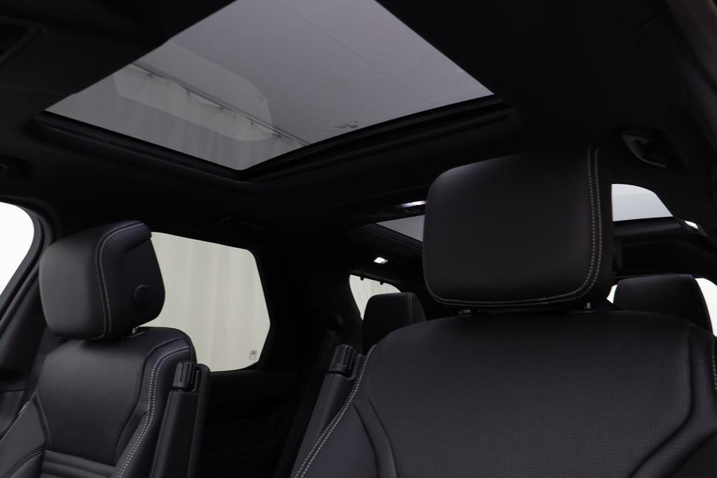 new 2025 Land Rover Discovery car, priced at $69,153