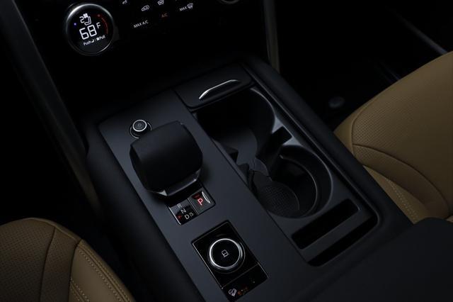 new 2025 Land Rover Discovery car, priced at $81,728