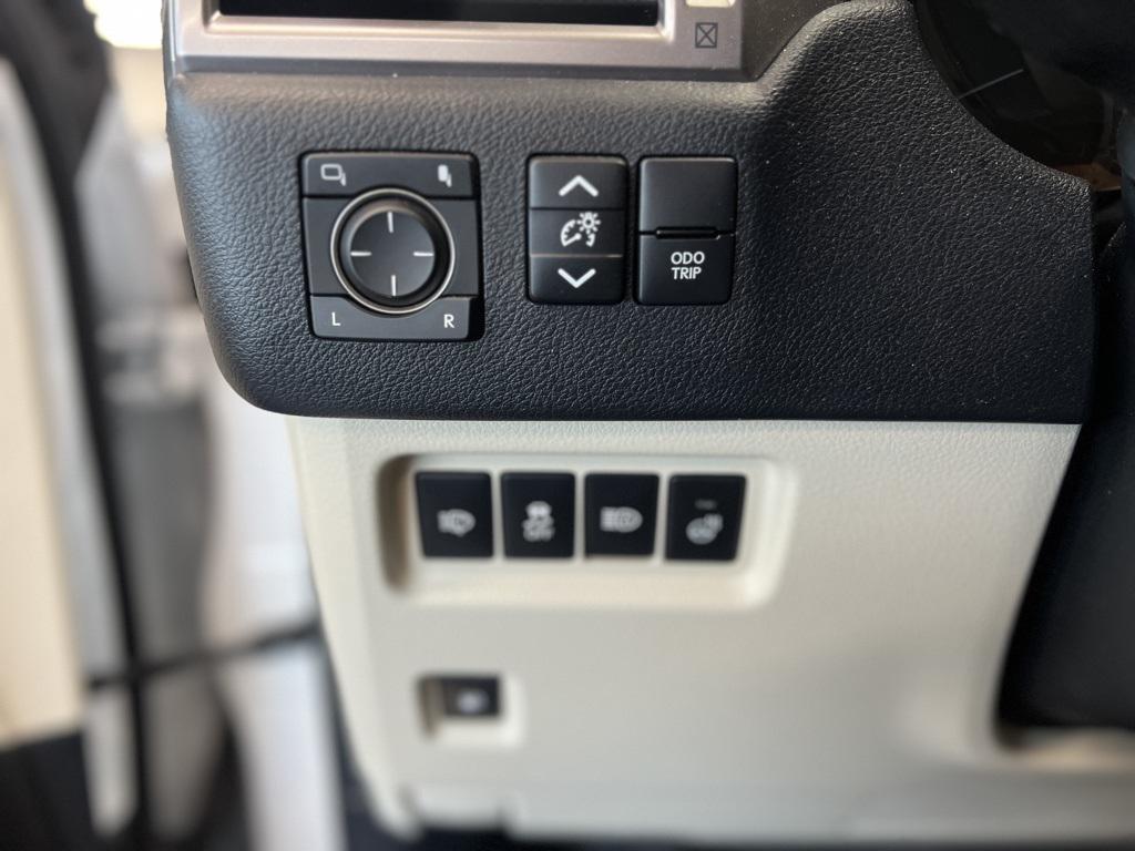 used 2023 Lexus GX 460 car, priced at $55,119