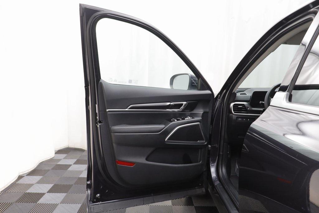 used 2025 Kia Telluride car, priced at $33,959