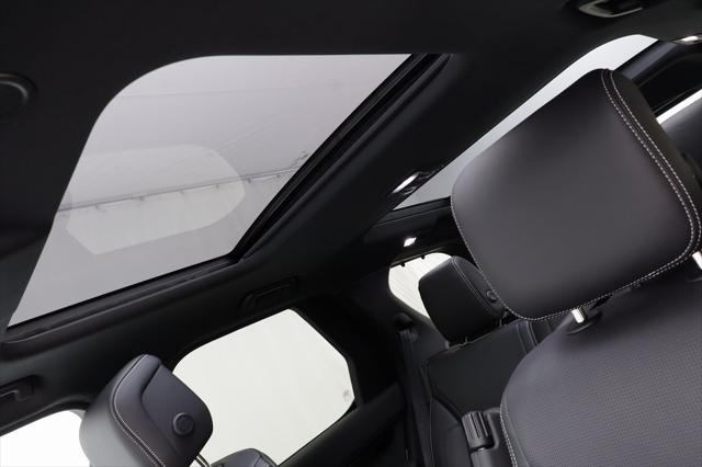 new 2025 Land Rover Discovery car, priced at $67,918