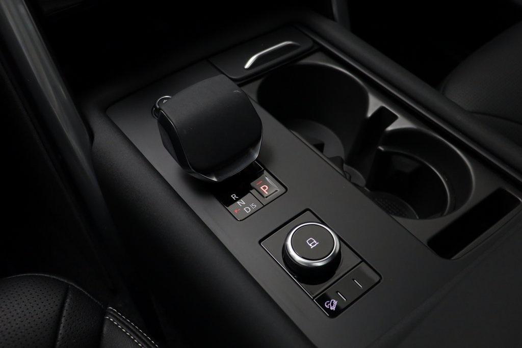 used 2025 Land Rover Discovery car, priced at $54,760