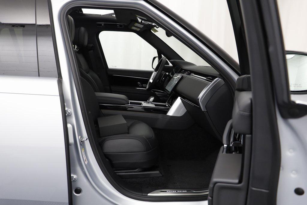 new 2025 Land Rover Range Rover car, priced at $154,620
