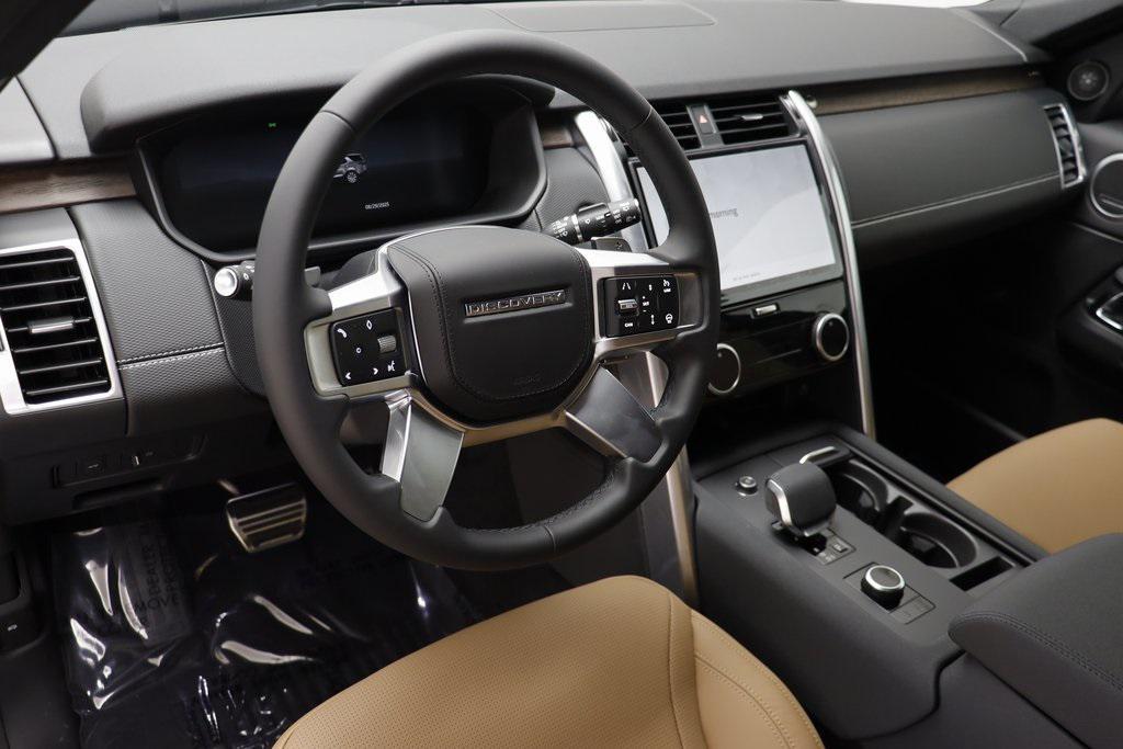 new 2025 Land Rover Discovery car, priced at $82,293