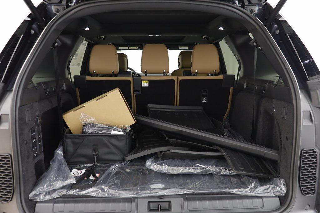 new 2025 Land Rover Discovery car, priced at $82,293