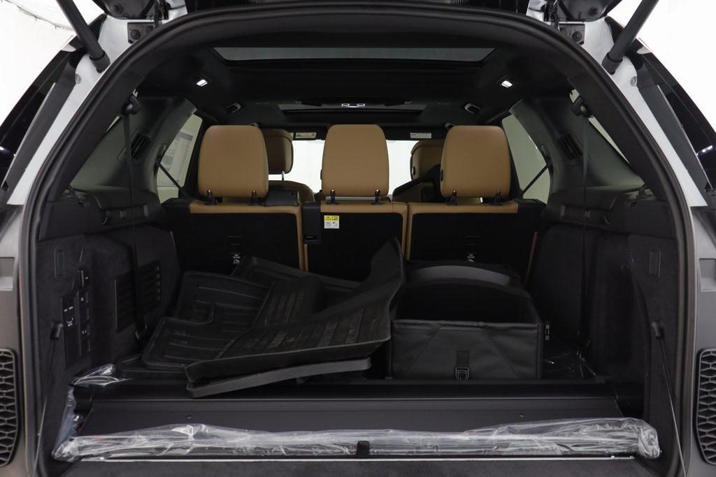 new 2025 Land Rover Discovery car, priced at $79,828