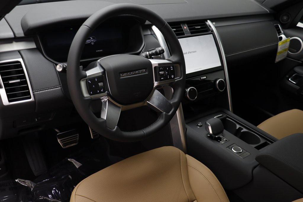new 2025 Land Rover Discovery car, priced at $79,828