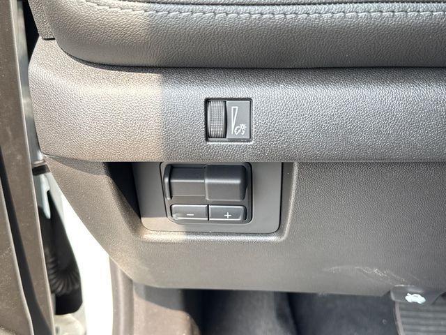 new 2025 Chevrolet Colorado car, priced at $35,995