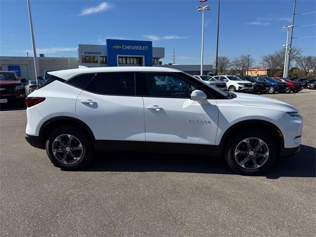 new 2025 Chevrolet Blazer car, priced at $33,395