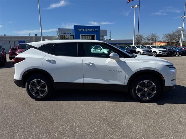 new 2025 Chevrolet Blazer car, priced at $33,395