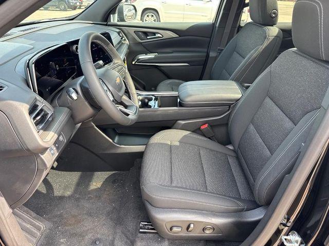 new 2025 Chevrolet Traverse car, priced at $43,820