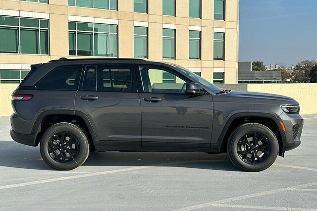 new 2025 Jeep Grand Cherokee car, priced at $47,525