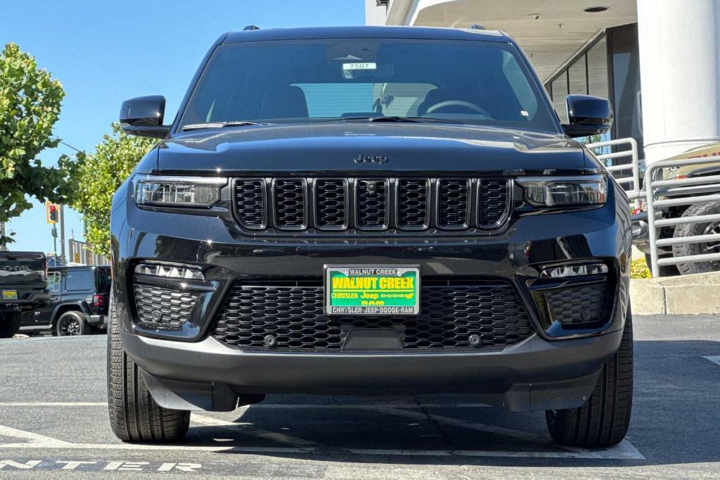 new 2025 Jeep Grand Cherokee car, priced at $56,655