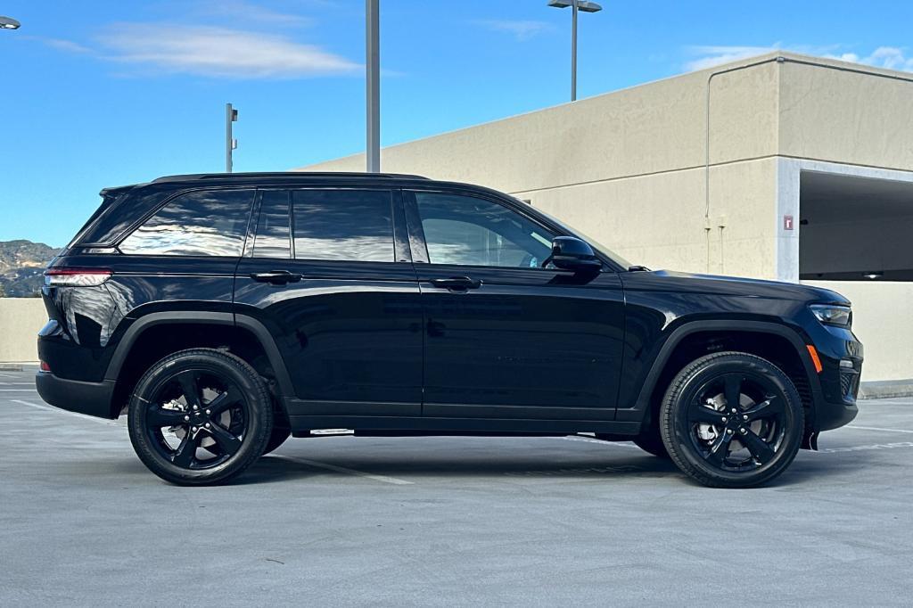 new 2025 Jeep Grand Cherokee car, priced at $56,455