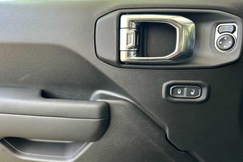 new 2025 Jeep Wrangler car, priced at $46,535