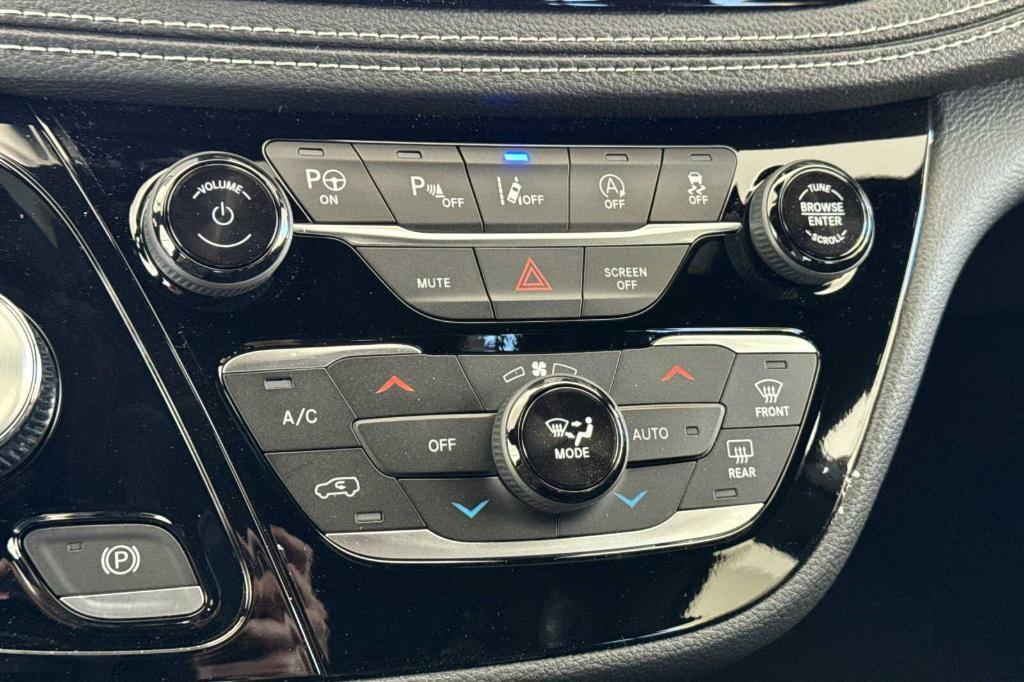 new 2025 Chrysler Pacifica car, priced at $45,725