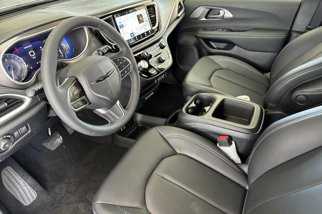 new 2025 Chrysler Pacifica car, priced at $45,725