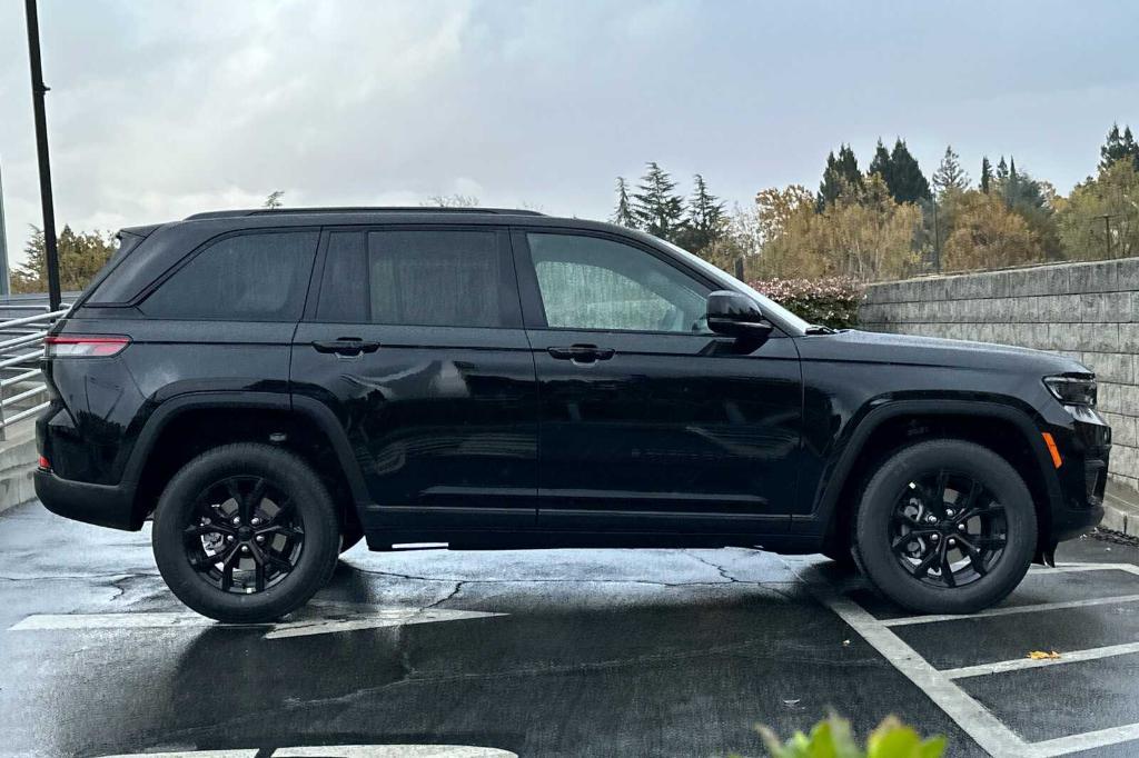 new 2025 Jeep Grand Cherokee car, priced at $47,525