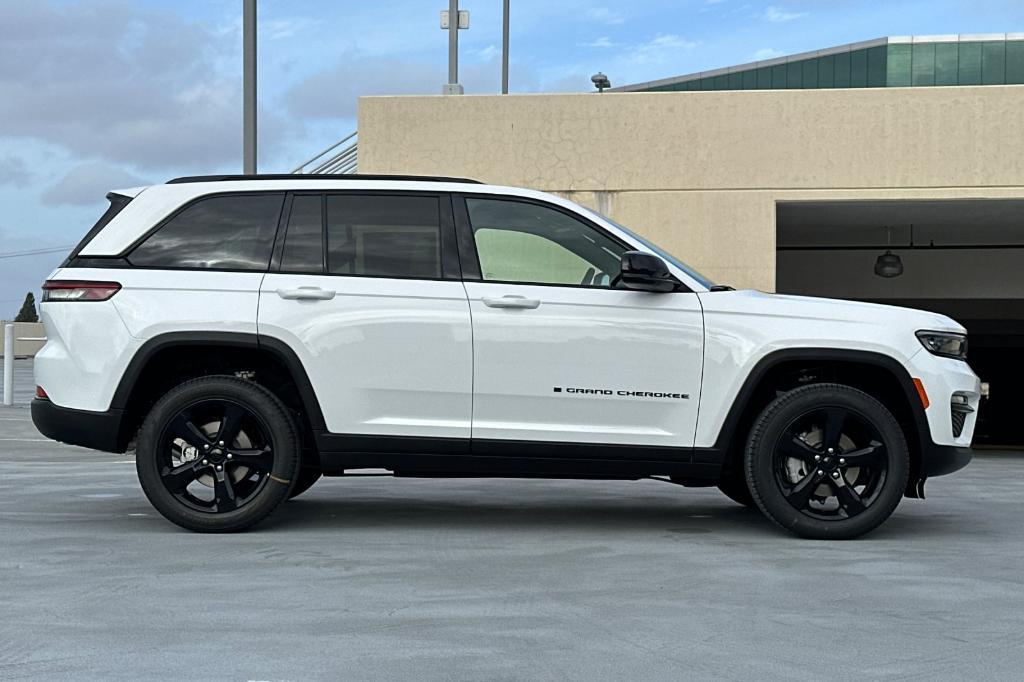 new 2025 Jeep Grand Cherokee car, priced at $49,425