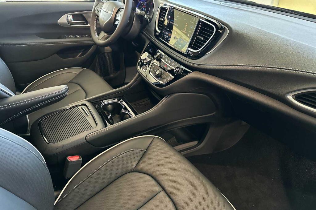 new 2025 Chrysler Pacifica car, priced at $53,040