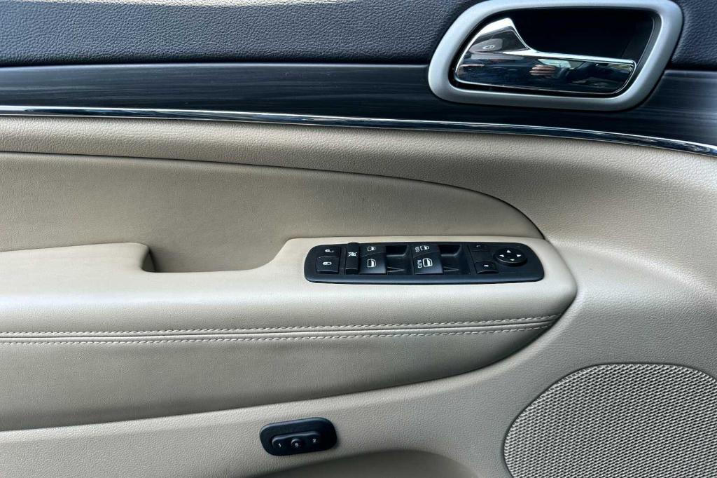 used 2021 Jeep Grand Cherokee car, priced at $31,000