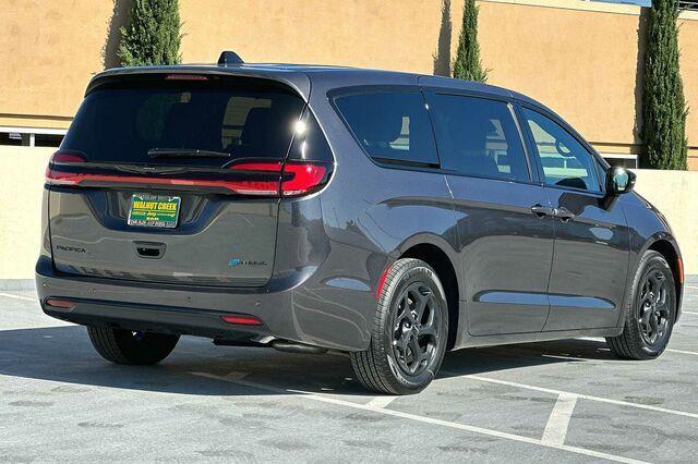 new 2023 Chrysler Pacifica Hybrid car, priced at $59,475