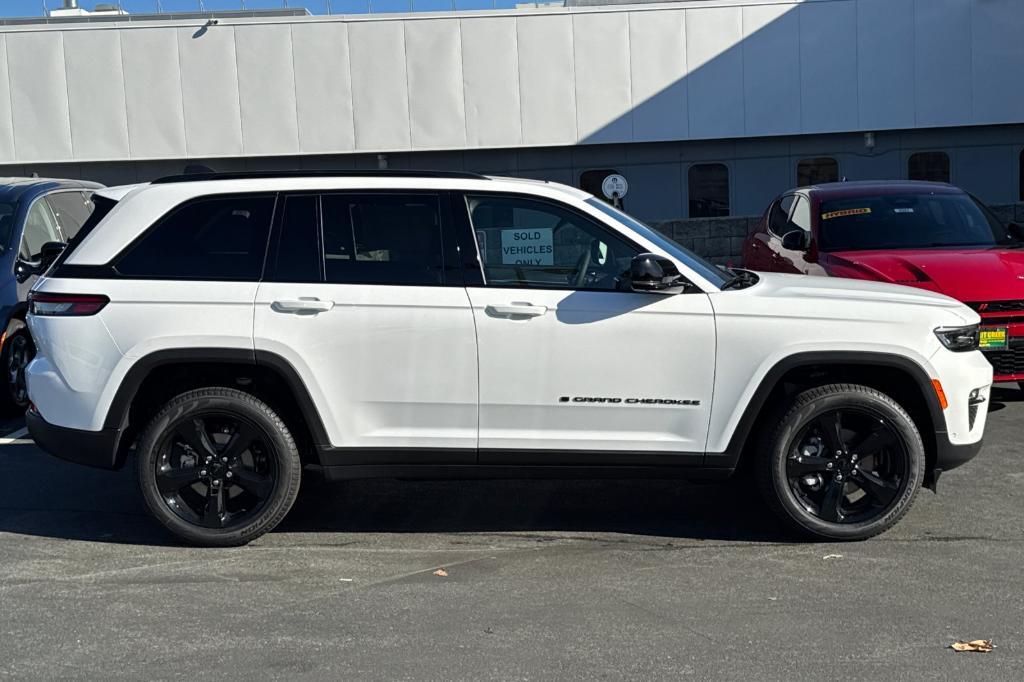 new 2025 Jeep Grand Cherokee car, priced at $55,860