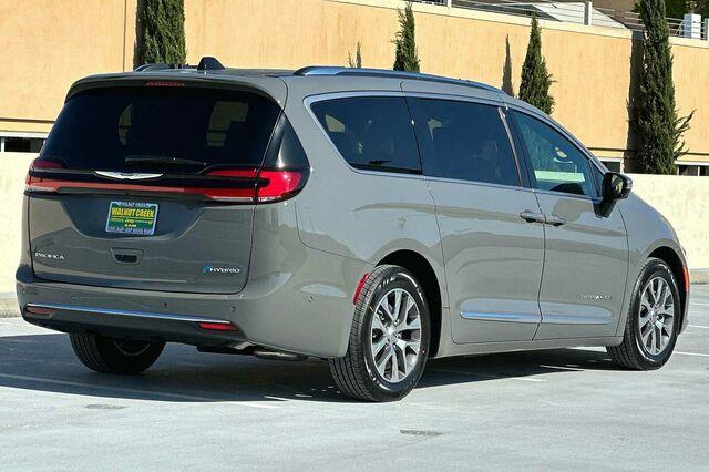 new 2023 Chrysler Pacifica Hybrid car, priced at $58,435