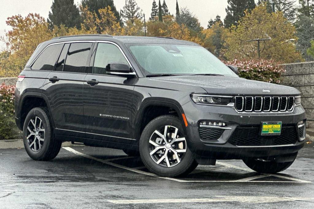 new 2025 Jeep Grand Cherokee car, priced at $49,070