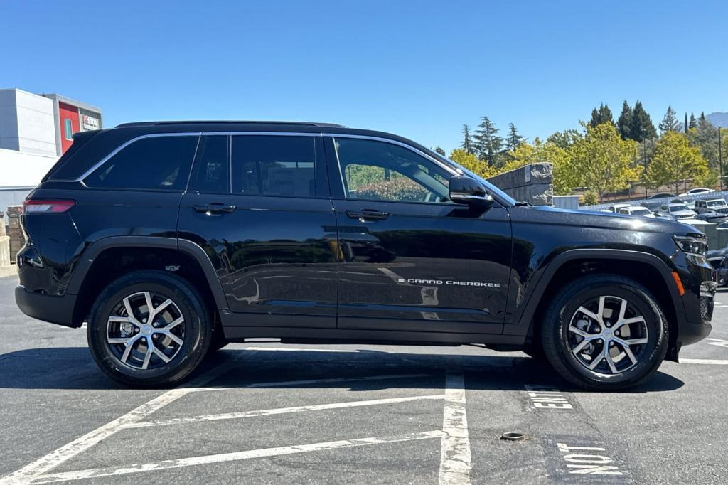 new 2025 Jeep Grand Cherokee car, priced at $47,495