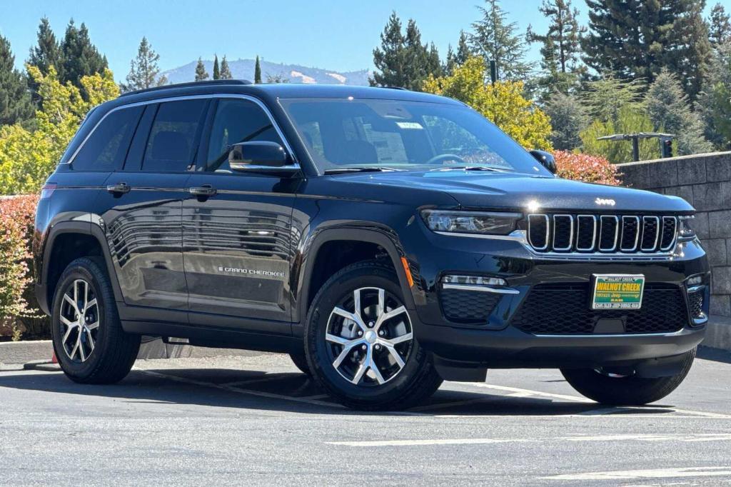new 2025 Jeep Grand Cherokee car, priced at $47,495
