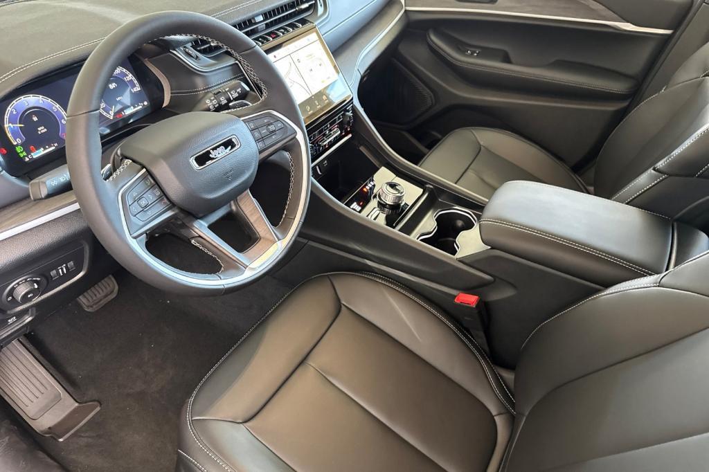 new 2025 Jeep Grand Cherokee car, priced at $47,495