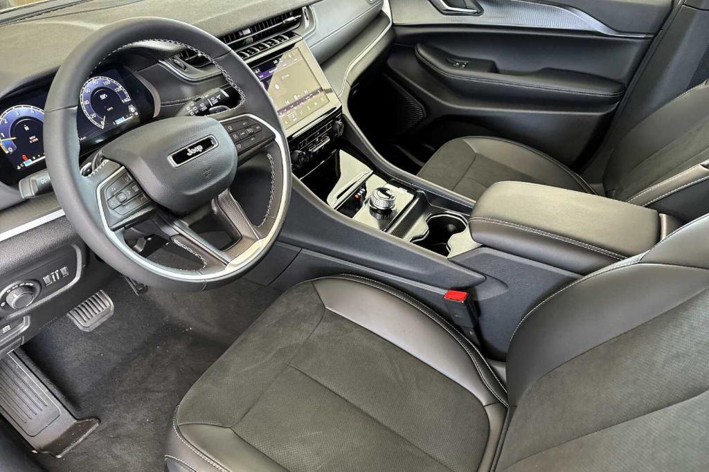 new 2025 Jeep Grand Cherokee L car, priced at $49,725