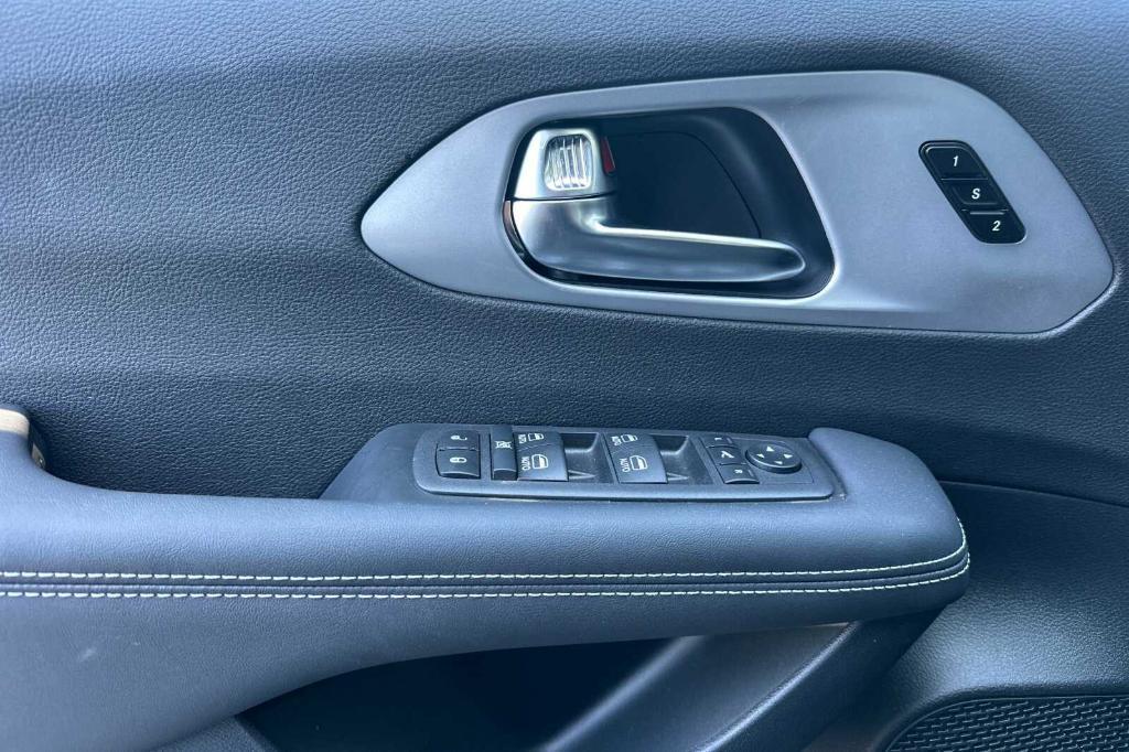 new 2025 Chrysler Pacifica car, priced at $51,265