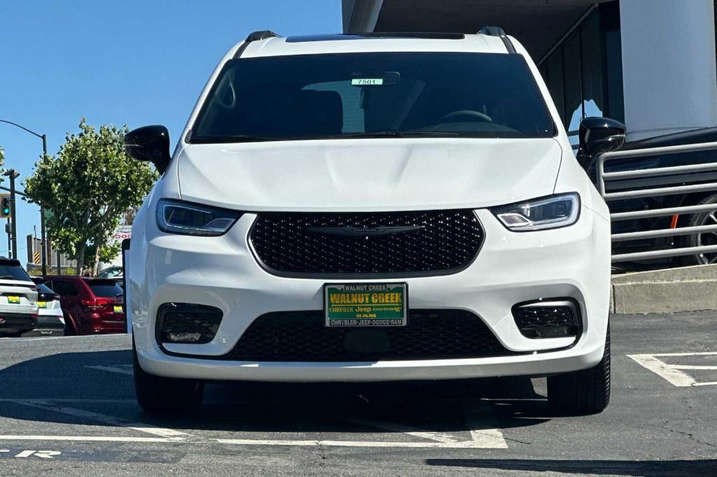 new 2025 Chrysler Pacifica car, priced at $51,265