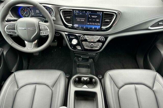 new 2025 Chrysler Pacifica car, priced at $44,640