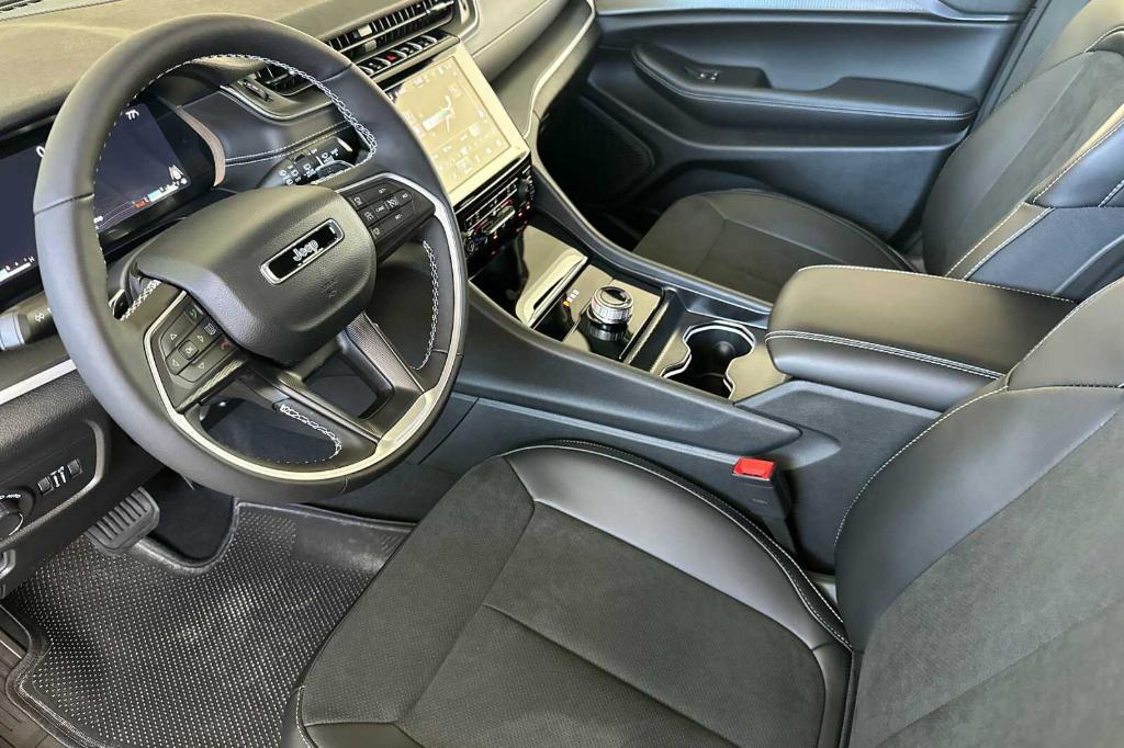 new 2025 Jeep Grand Cherokee car, priced at $48,275