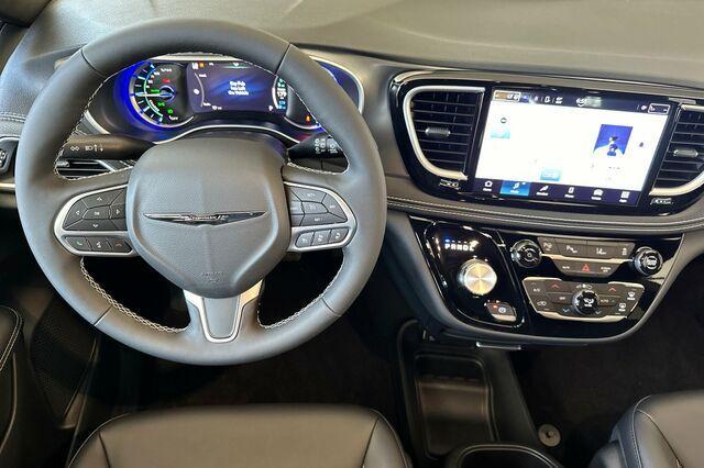 new 2025 Chrysler Pacifica Hybrid car, priced at $54,825