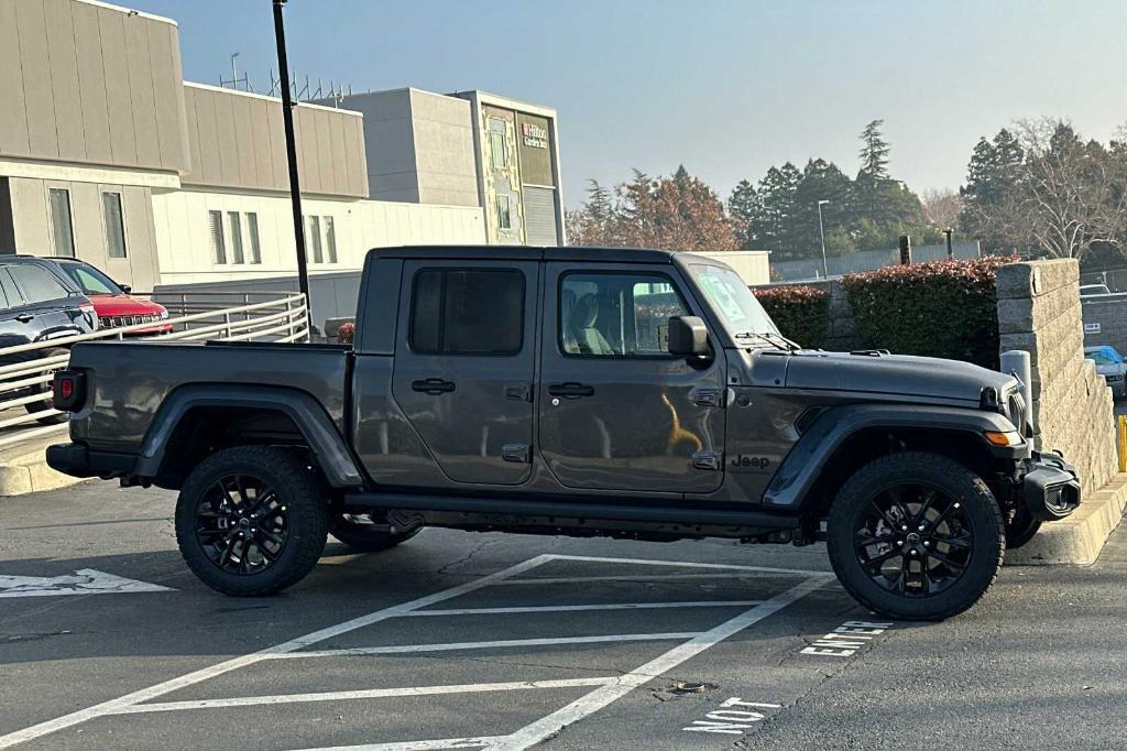 new 2025 Jeep Gladiator car, priced at $45,235