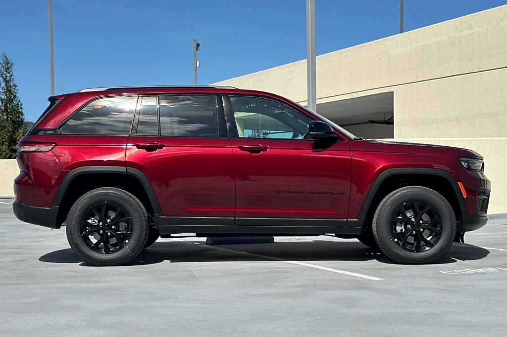 new 2025 Jeep Grand Cherokee car, priced at $47,025