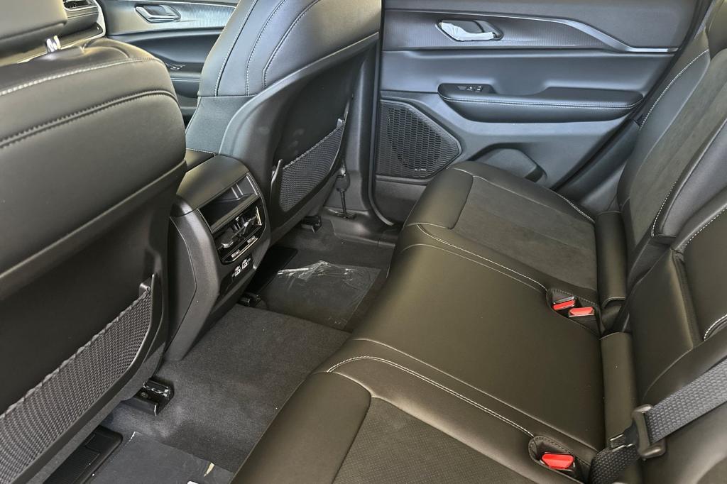 new 2025 Jeep Grand Cherokee car, priced at $47,025