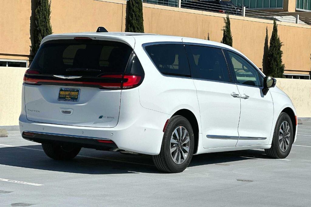 new 2023 Chrysler Pacifica Hybrid car, priced at $56,480