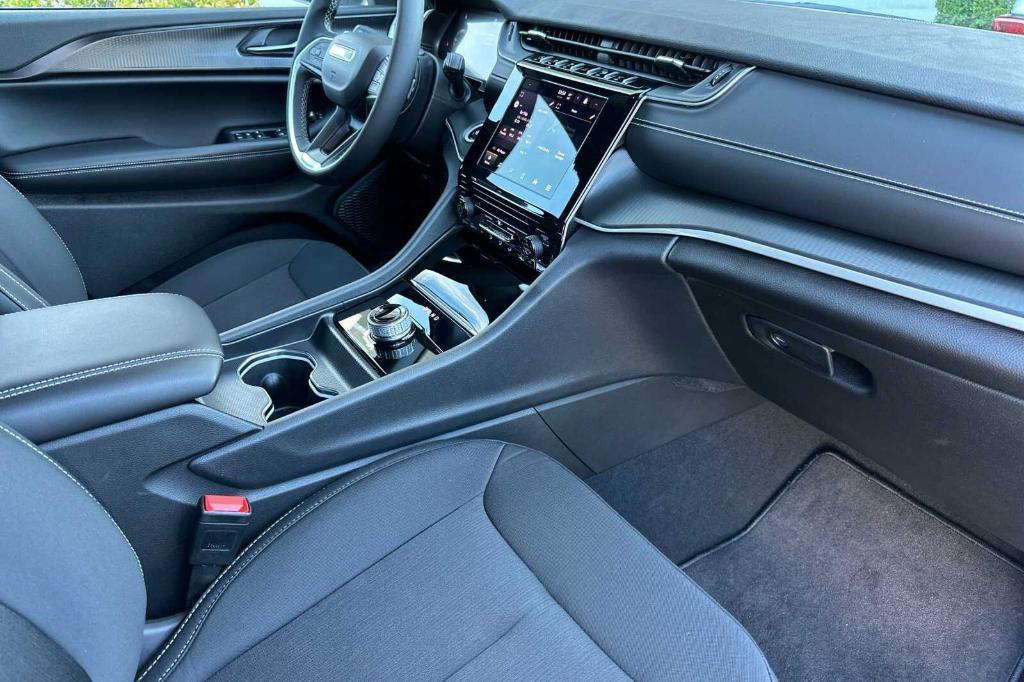 new 2025 Jeep Grand Cherokee car, priced at $40,830