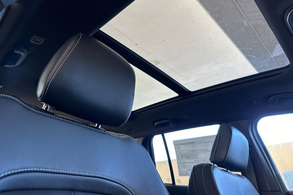 new 2025 Jeep Grand Cherokee car, priced at $50,010