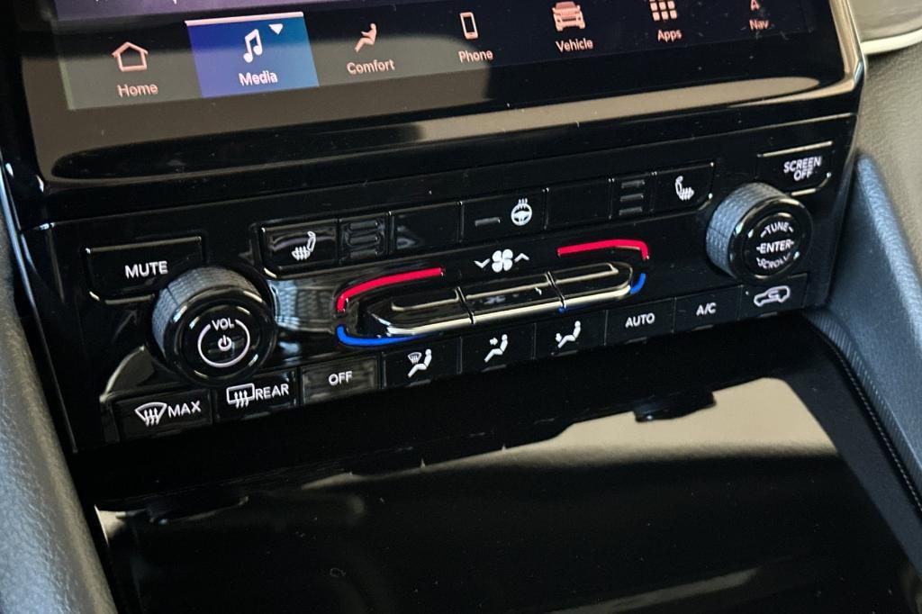 new 2025 Jeep Grand Cherokee car, priced at $50,010