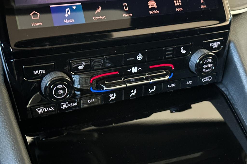 new 2025 Jeep Grand Cherokee car, priced at $50,010
