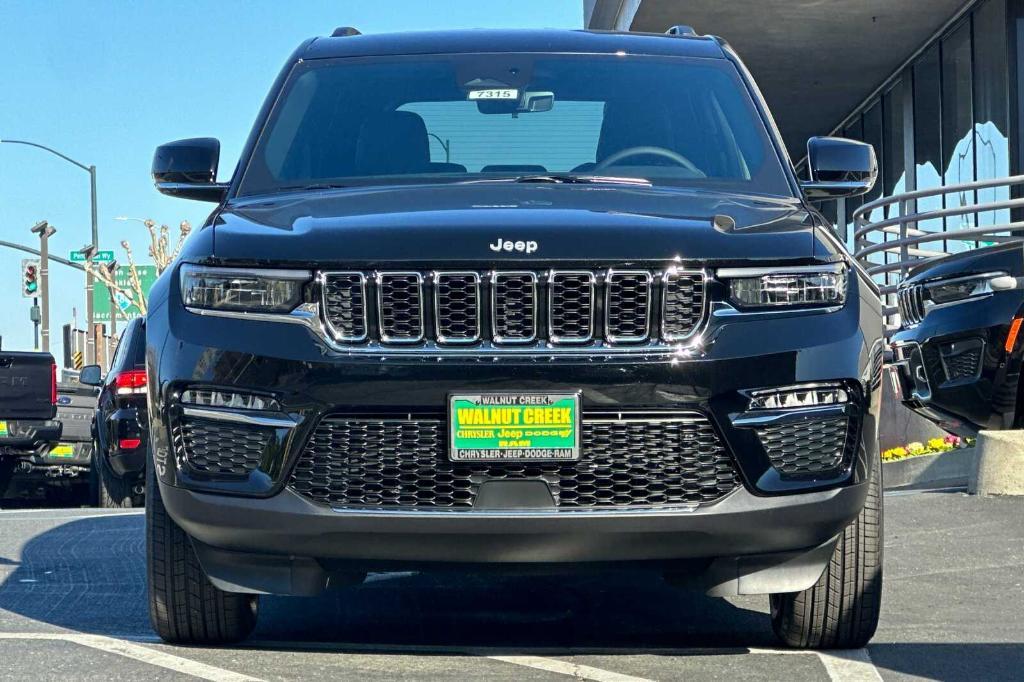 new 2025 Jeep Grand Cherokee car, priced at $49,070