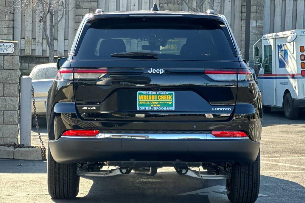 new 2025 Jeep Grand Cherokee car, priced at $49,070