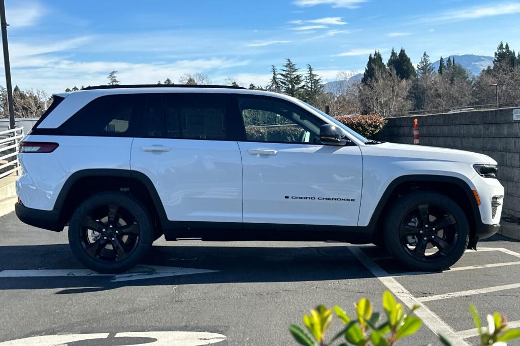 new 2025 Jeep Grand Cherokee car, priced at $54,865